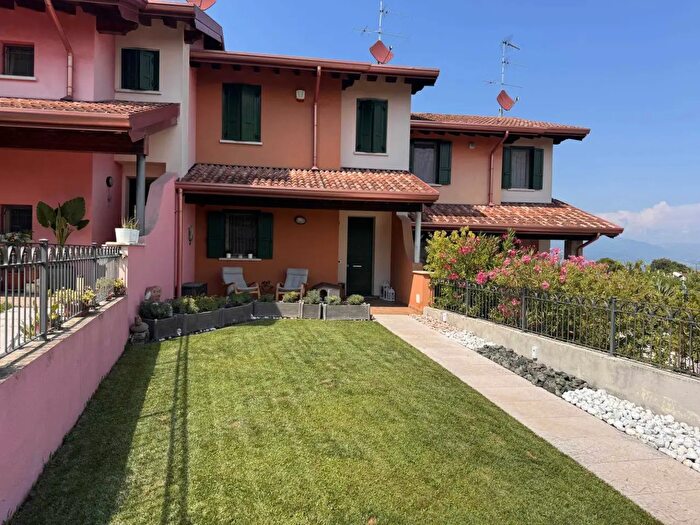 Casa con 6 locali in vendita in Via Barcuzzi, Lonato