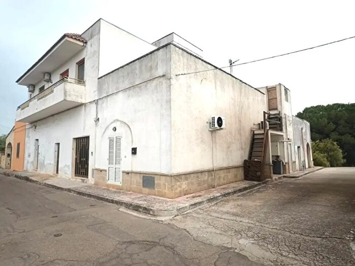 Casa con 8 locali in vendita in Via Grazia Deledda, Galatina