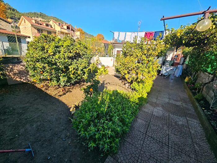 Casa quadrilocale in vendita in Camporosso