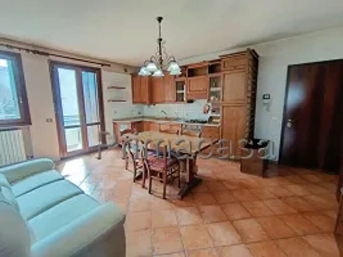 Appartamento quadrilocale in affitto in Via Gagliardi, Noale