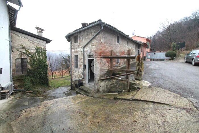 Casa trilocale in vendita in Str di Cevola E Cavirano, Lesignano De Bagni