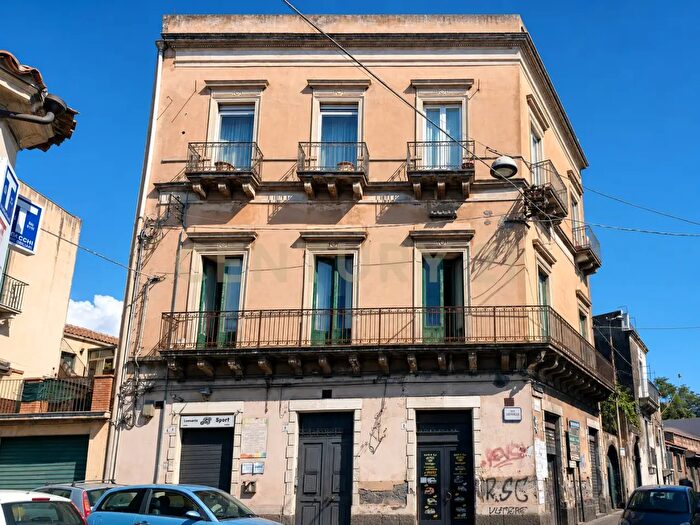 Appartamento con 7 locali in vendita in Via Sciarelle, Acireale