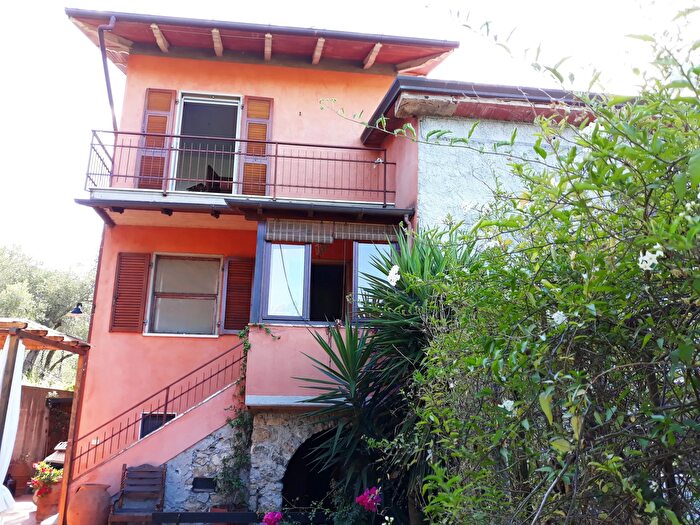 Casa con 7 locali in vendita in Castelnuovo Magra