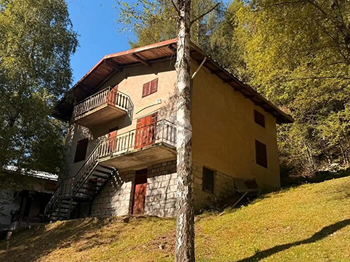 Casa quadrilocale in vendita in Via Scalazzone, Ceto