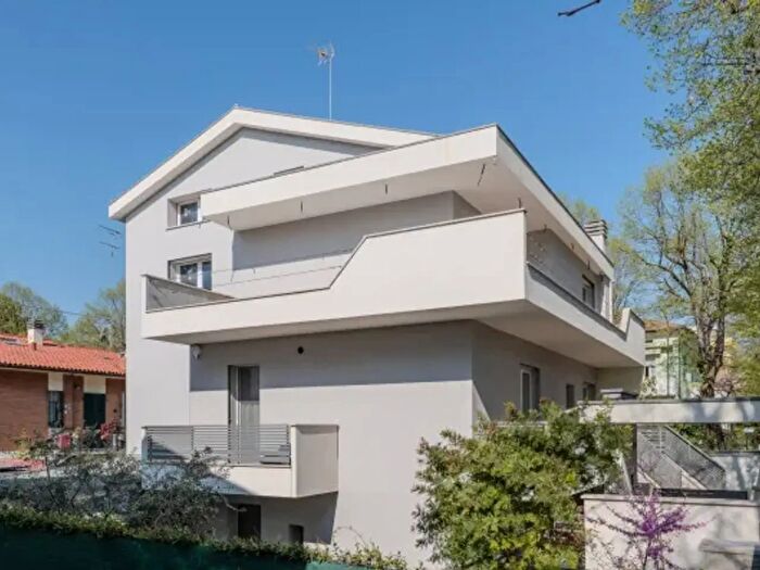Casa con 6 locali in vendita in Via Indipendenza, Fano