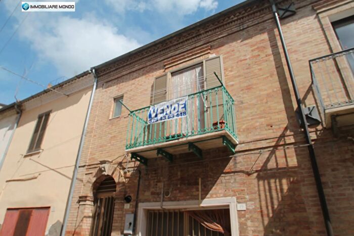 Casa con 8 locali in vendita in Via delle Rose, Ururi