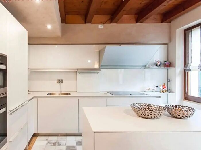 Appartamento quadrilocale in vendita in Via Lecco, Monza