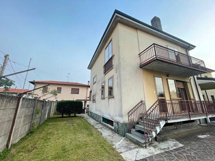 Casa quadrilocale in vendita in Via Galileo Galilei B, Villa Cortese