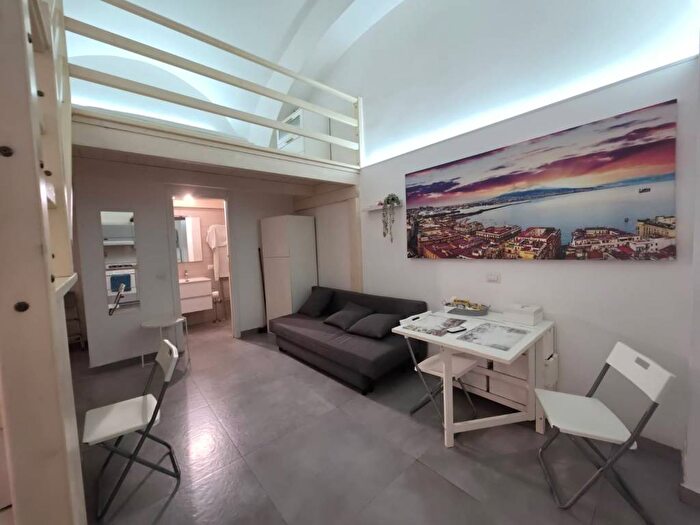 Appartamento bilocale in affitto in Via Roberto Savarese, Stella Materdei, Napoli