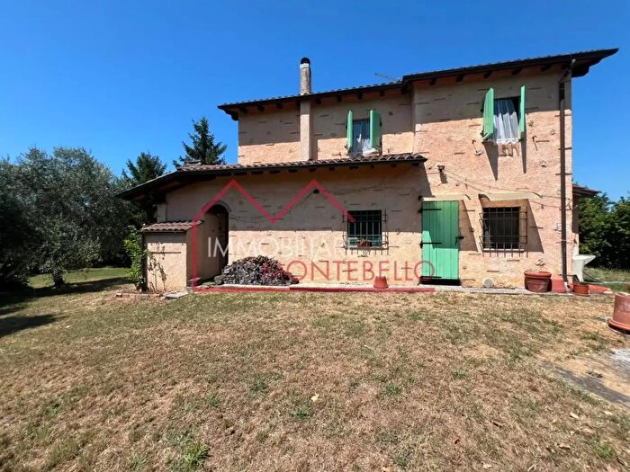 Casa con 6 locali in vendita in Lucia, Camaiore