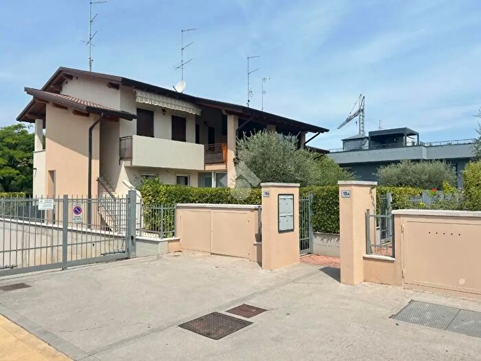 Appartamento bilocale in vendita in Via Indipendenza, Peschiera Del Garda