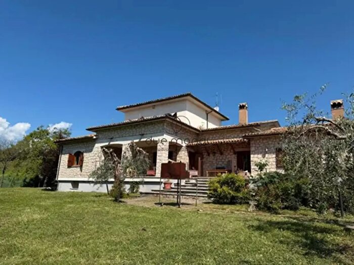 Casa con 6 locali in vendita in Frazione Morro, Spoleto