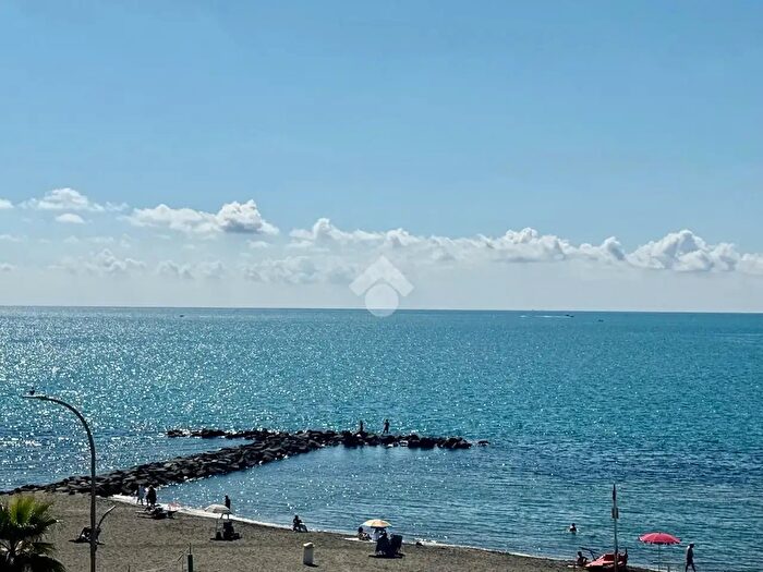 Appartamento trilocale in vendita in Lungomare degli Abruzzi, Roma