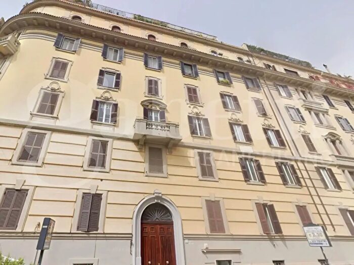 Appartamento trilocale in affitto in Via Chiana, Roma