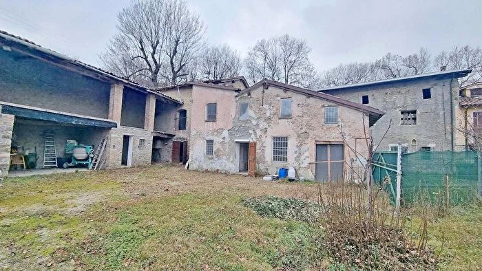 Casa con 10 locali in vendita in Via Nazionale Maranello, Maranello