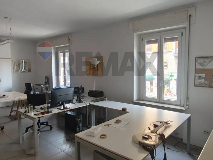 Appartamento quadrilocale in vendita in Via Trento, Parma
