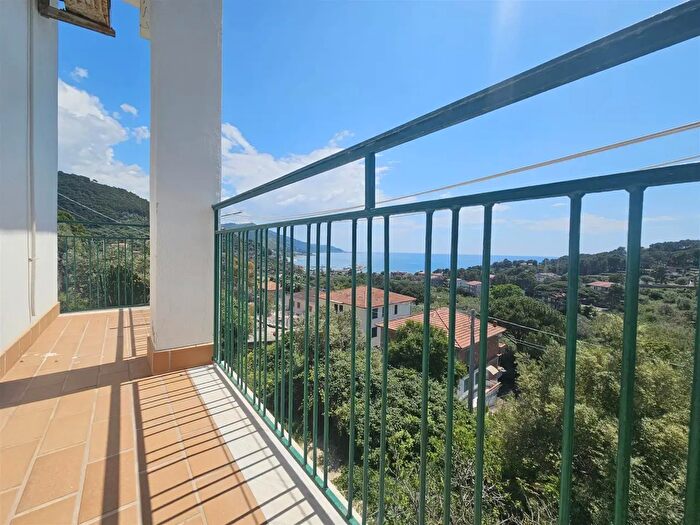 Casa con 6 locali in vendita in Via San Nicola a Mare, Montecorice