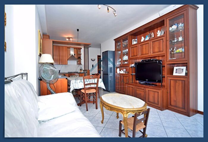 Appartamento trilocale in vendita in Piave, Azzate