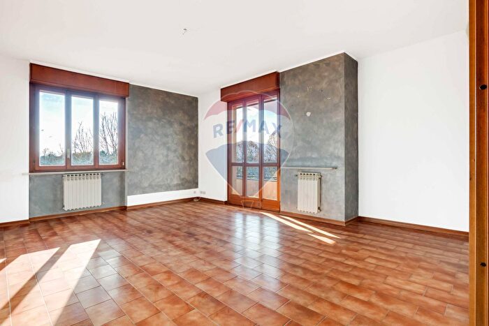 Appartamento trilocale in vendita in Via Campania, Legnano