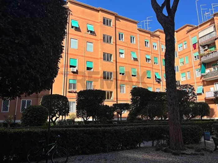 Appartamento trilocale in vendita in Roma