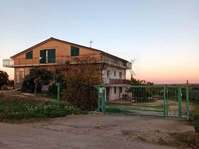 Casa con 20 locali in vendita in Via Colloredo, Campomarino