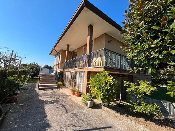 Casa quadrilocale in vendita in Via Scuole, Castelfranco Veneto