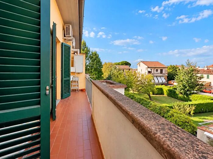Appartamento quadrilocale in vendita in Via Pistoiese, Signa