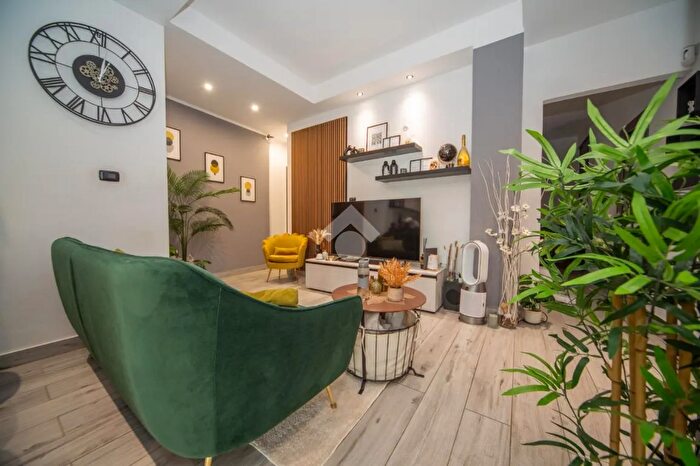 Appartamento quadrilocale in vendita in Via Val della Torre, Torino