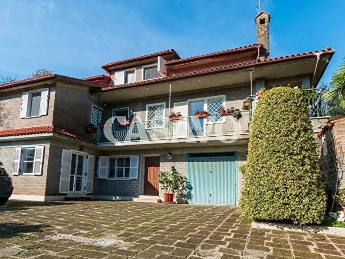 Casa con 12 locali in vendita in Via degli Scopetoni, Manziana