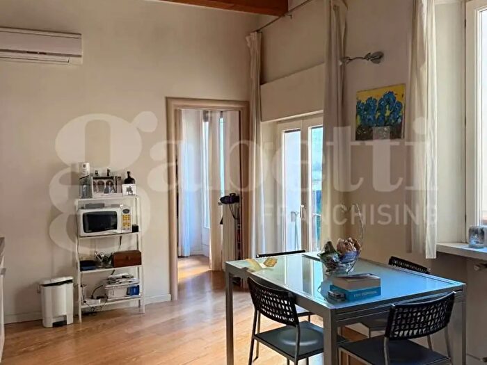 Appartamento trilocale in affitto in Via Carducci, Verona