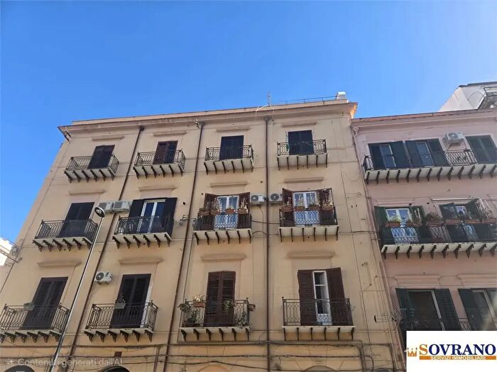 Appartamento con 7 locali in vendita in Via Rosario Gregorio, Palermo