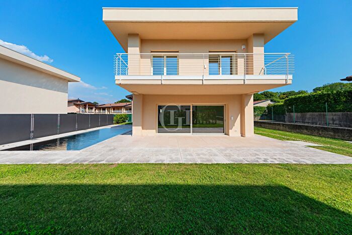 Casa quadrilocale in vendita in Manerba Del Garda