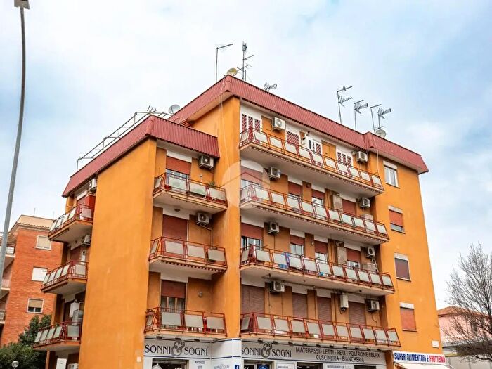 Appartamento trilocale in vendita in Via di Torrevecchia, Roma