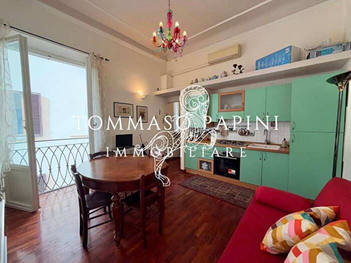 Appartamento trilocale in affitto in Largo Fratelli Alinari, Santa Maria Novella, Firenze