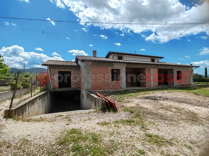Casa con 6 locali in vendita in Via Norvegia, Spoleto