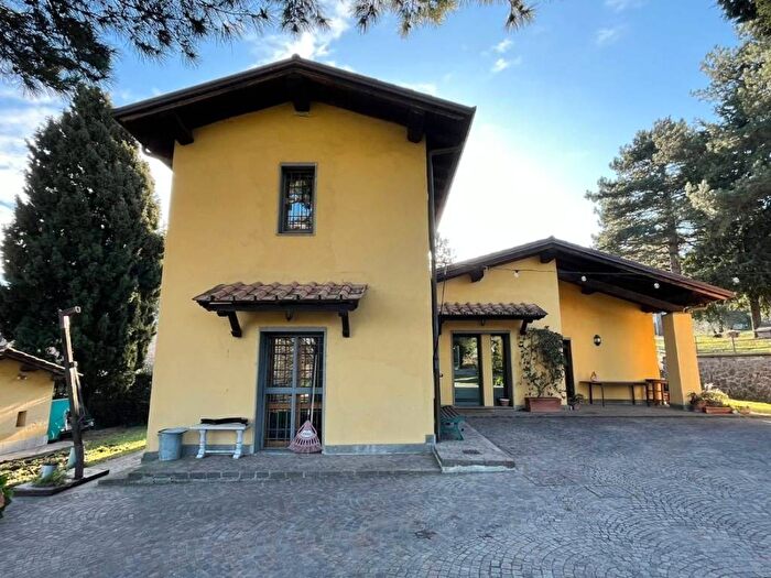 Casa con 5 locali in affitto in V dei Laghi, Centro, Rocca di Papa
