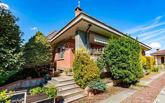 Casa con 7 locali in vendita in Corso Matteotti, Savigliano