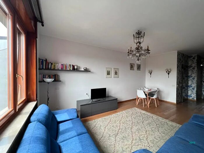Appartamento trilocale in affitto in Via Nicola Piccinni, Milano