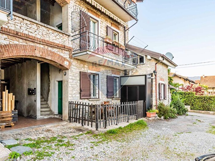 Appartamento bilocale in affitto in VIA MORSELLI, Centro, Biandronno