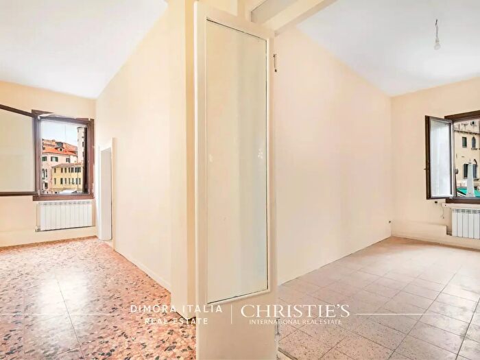 Appartamento con 8 locali in vendita in Ponte delle Guglie, Venezia