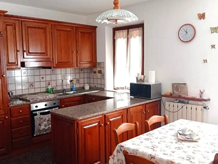 Casa con 6 locali in vendita in Lucca