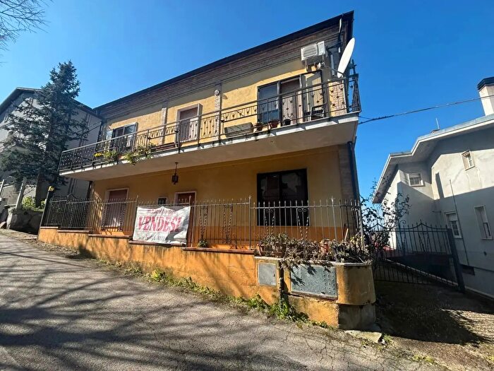 Appartamento con 5 locali in vendita in Cappelle Sul Tavo