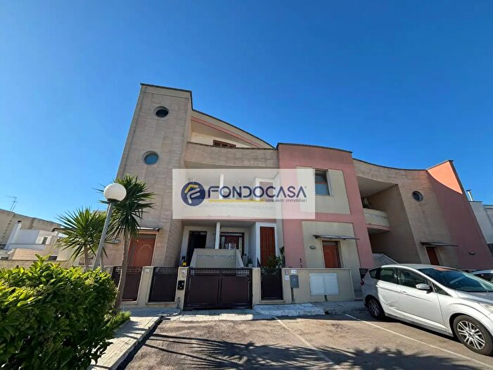 Appartamento quadrilocale in vendita in Via Quattro Novembre, Castri Di Lecce