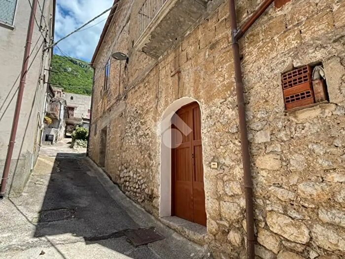 Casa con 8 locali in vendita in Via Rossi, Frasso Telesino