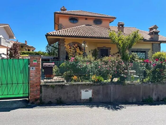 Casa con 6 locali in vendita in Via Volturno, Anzio