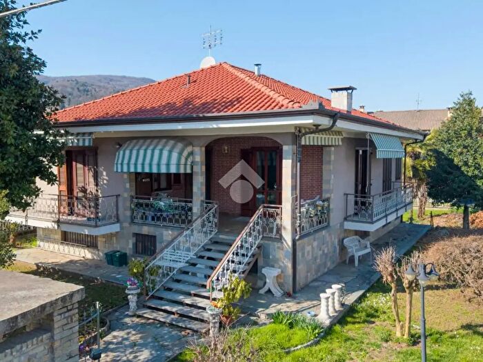 Casa quadrilocale in vendita in Via Don Chiaffredo Perano, Busca