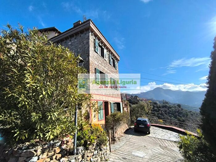 Casa con 7 locali in vendita in Località San Michele, Perinaldo