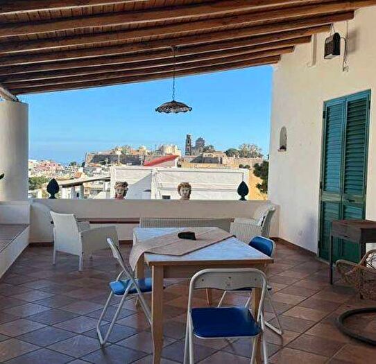 Casa quadrilocale in affitto in Via Guglielmo Marconi, Centro, Lipari