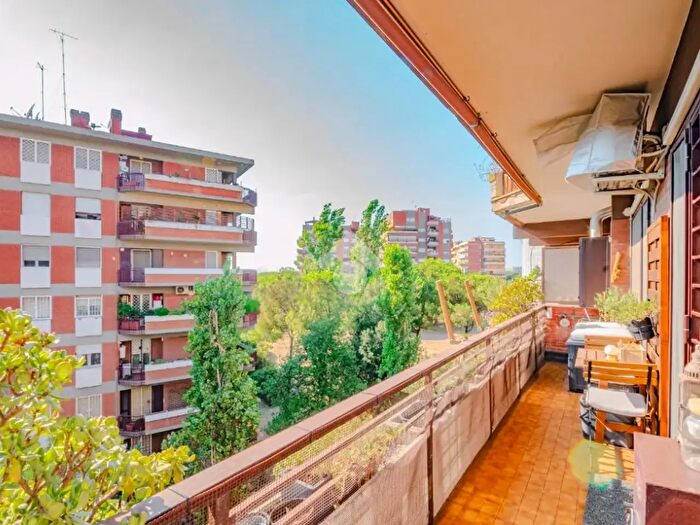 Appartamento trilocale in vendita in Viale Cesare Pavese, Roma