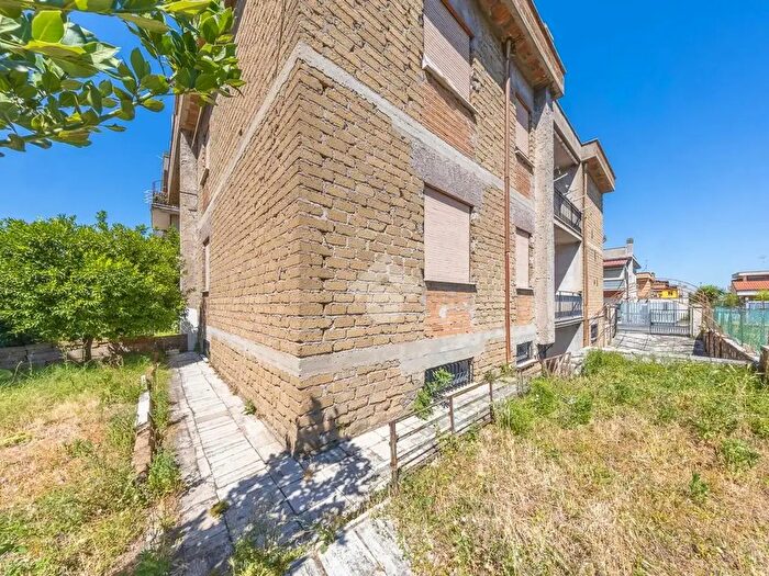 Appartamento con 6 locali in vendita in Via del Fosso dell'Osa, Roma